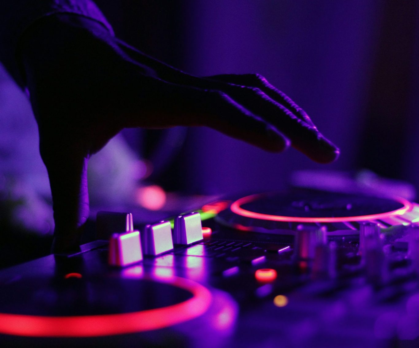 DJ